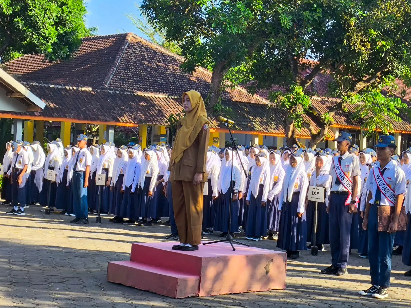 Upacara senin kali ini bersama BK SNASA sahabat siswa