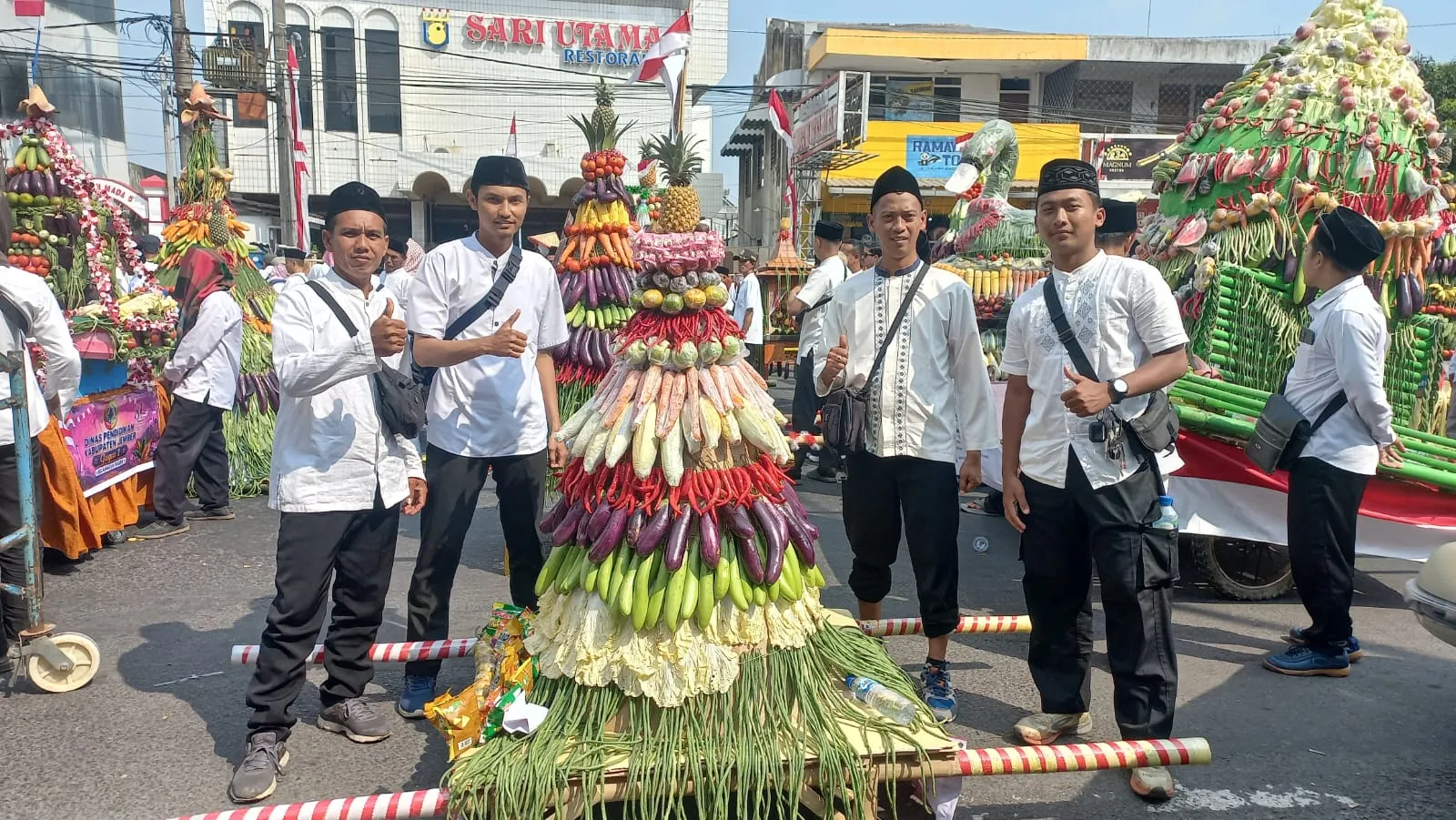 Melestarikan Tradisi dan Syukuri Hasil Bumi, SMPN 1 Arjasa Meriahkan Pawai Ancak Agung Jember 2026